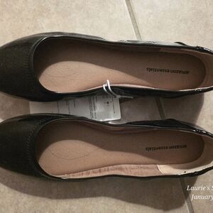 Amazon Essentials Women's Classic Black Loafers